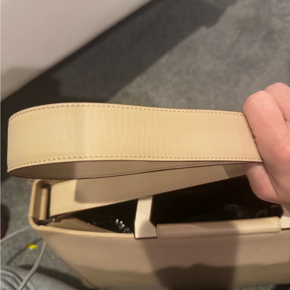 Ferragamo Handbag - Picture 9 of 12